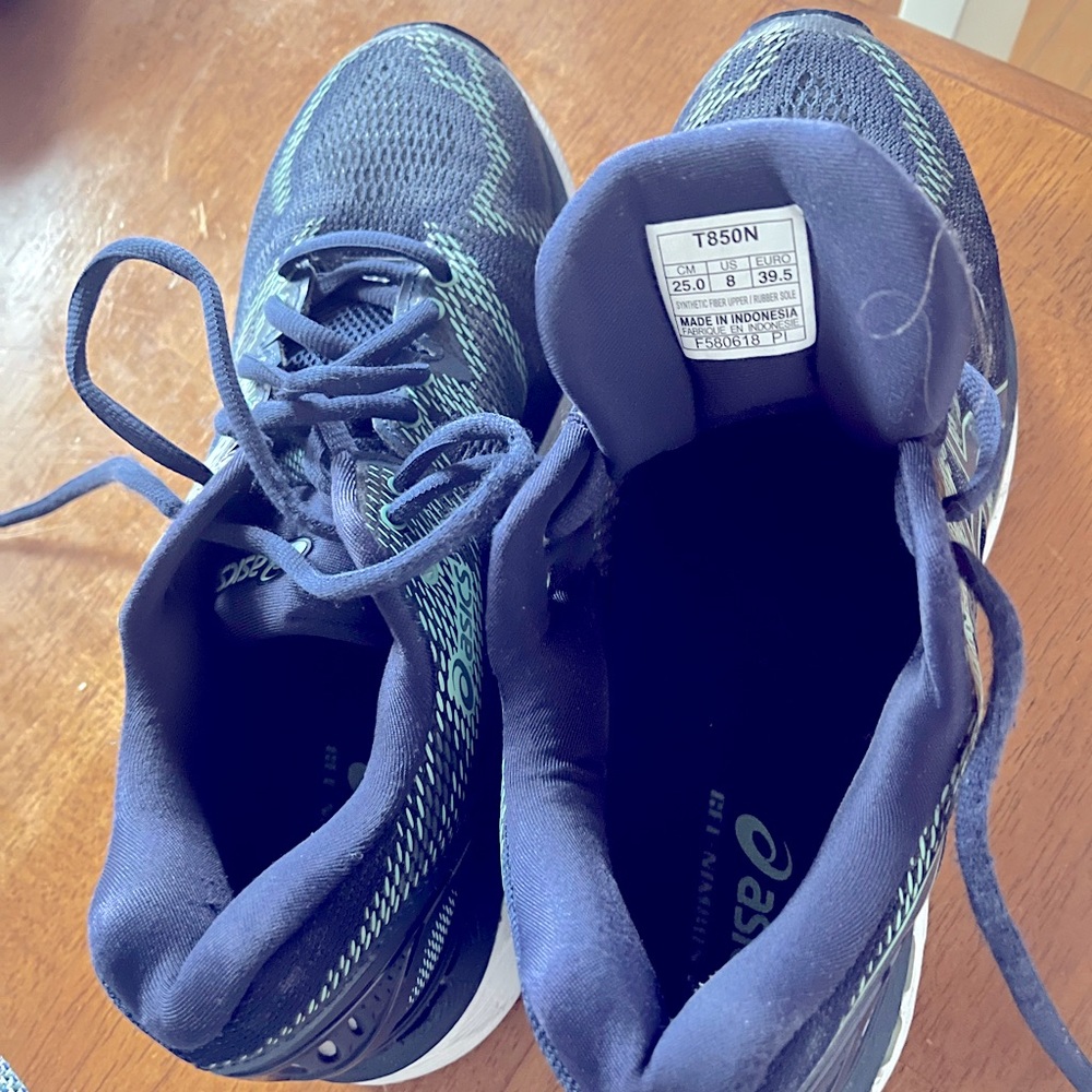 ASICS Gel blue sneaker gently used